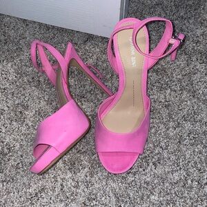 Gianni Bini pink heels